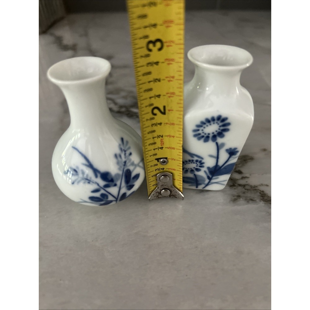 Vintage Chinese porcelain 3" miniature vases. Set of 2. - Picture 7 of 7